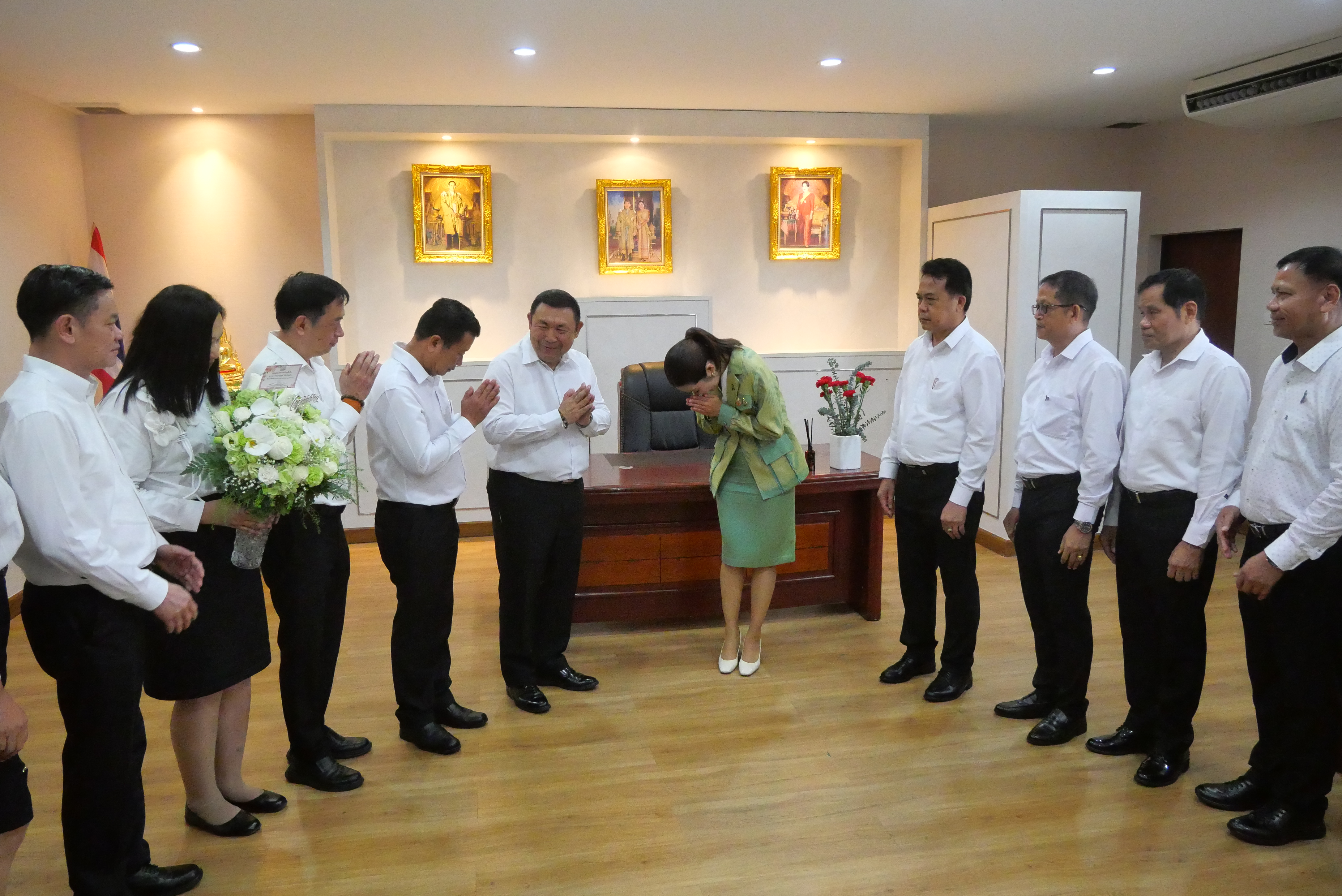 title - คณะผู้บริหาร ส.ป.ก. ร่วมแสดงความยินดีในโอกาสเข้ารับตำแหน่งของรัฐมนตรีว่าการกระทรวงเกษตรและสหกรณ์ และรัฐมนตรีช่วยว่าการกระทรวงเกษตรและสหกรณ์ 